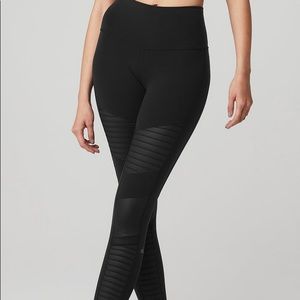 NWOT Alo Yoga Moto High Rise